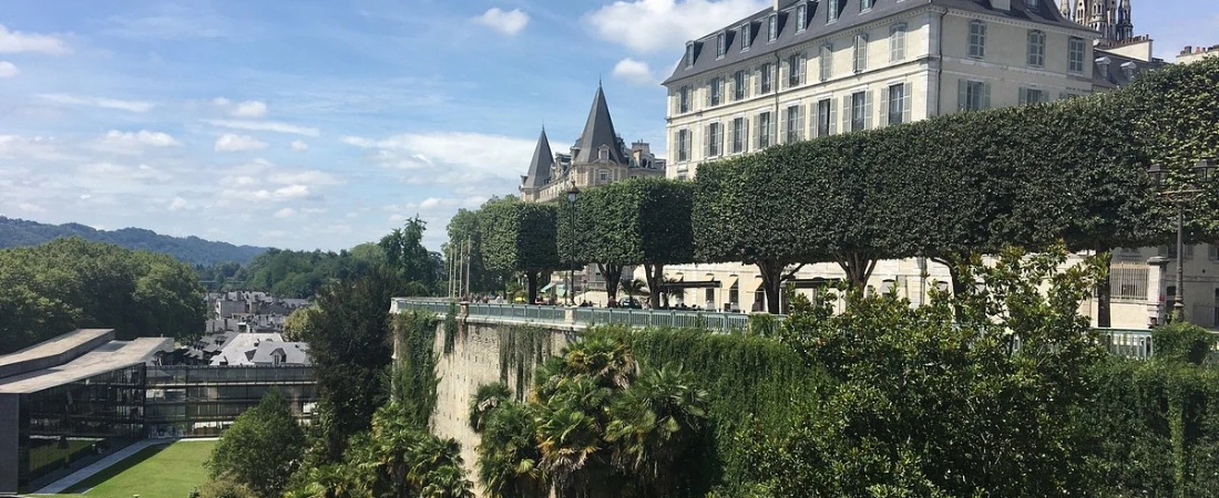 Pau – Overlooking the Pyrenees