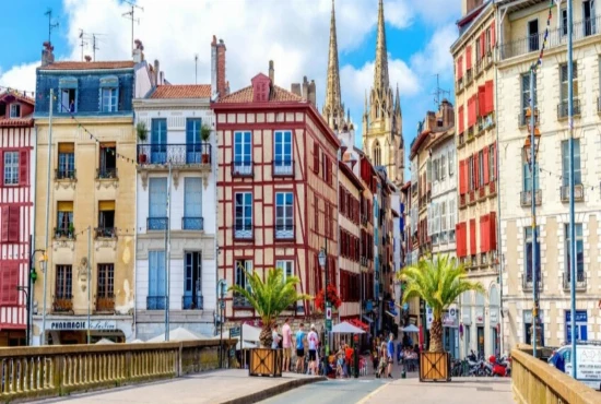 Ultimate Travel Guide to Bayonne, France